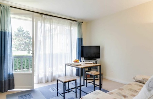 Deauville City Centre Apartamento | Beautiful apartment for 2 guests with WIFI, TV, balcony and parking