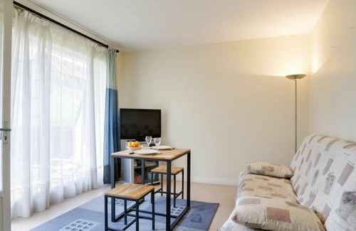 Deauville City Centre Apartamento | Beautiful apartment for 2 guests with WIFI, TV, balcony and parking