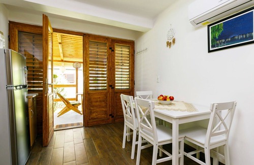 Fonyodliget Apartamento | Precioso apartamento para 4 personas con WIFI, A/C, TV, terraza y mascotas permitida