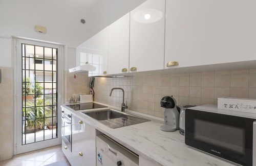 Torvaianica Apartamento | Acogedor apartamento para 3 personas con A/C, TV y terraza