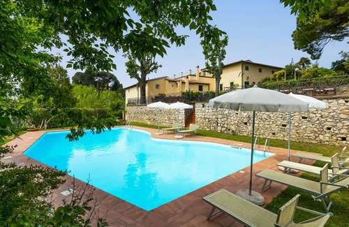 Crespina Villa | Hermoso apartamento en villa con WIFI, piscina privada, TV, terraza y mascotas permitida