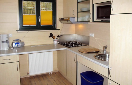 Bad Emstal Casa | Acogedor apartamento en villa para 3 personas con piscina, WIFI, TV, terraza y mascotas permitida