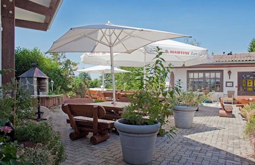 Bad Emstal Casa | Acogedor apartamento en villa para 3 personas con piscina, WIFI, TV, terraza y mascotas permitida