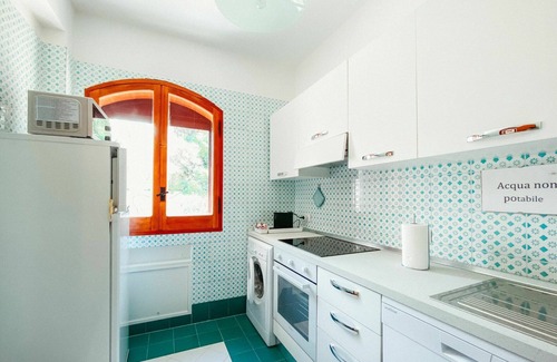 Caronia Casa | Precioso apartamento en villa para 5 personas con WIFI, TV, balcón y mascotas permitida