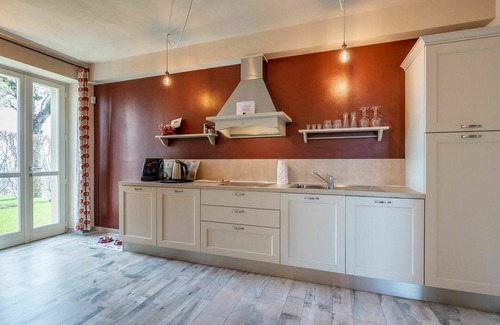 Costigliole d'Asti Casa | Bonito apartamento en villa con WIFI, piscina, A/C, TV, patio, mascotas permitida, vista panorámica