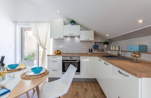 Cove Makarac (Milna) Apartamento | Hermoso apartamento en Milna
