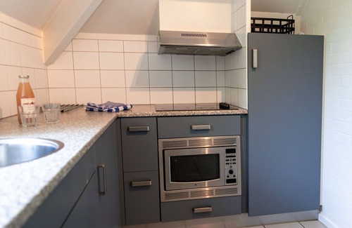 Municipality of Dalfsen Casa | Acogedor apartamento en villa para 6 personas con piscina, WIFI, TV y terraza