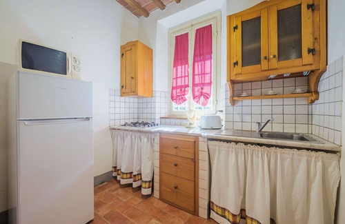 San Michele di Moriano Villa | Hermoso apartamento en villa para 2 personas con WIFI, piscina, TV, terraza y aparcamiento