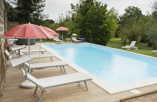 Corchiano Apartamento | Precioso apartamento para 8 personas con WIFI, piscina, TV, patio y mascotas permitida