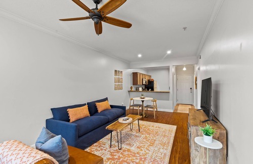 Auburn Apartamento | Beautiful Apartment Steps from Downtown Auburn - Pool!