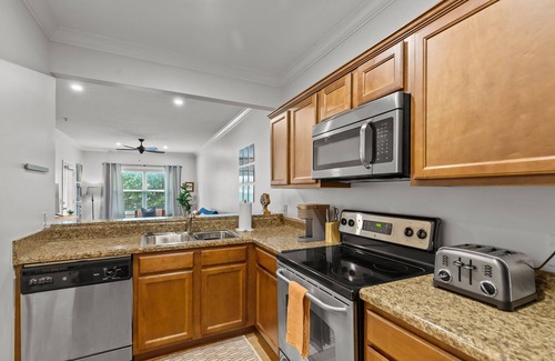 Auburn Apartamento | Beautiful Apartment Steps from Downtown Auburn - Pool!