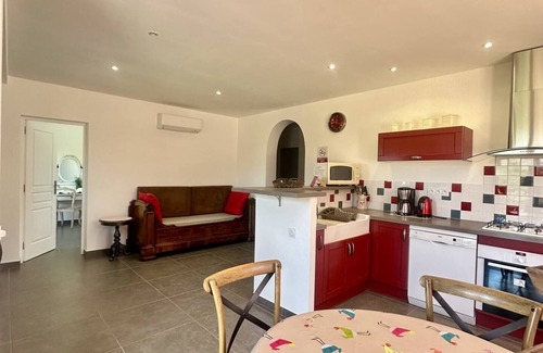 Aregno Apartamento | Beautiful apartment with garden