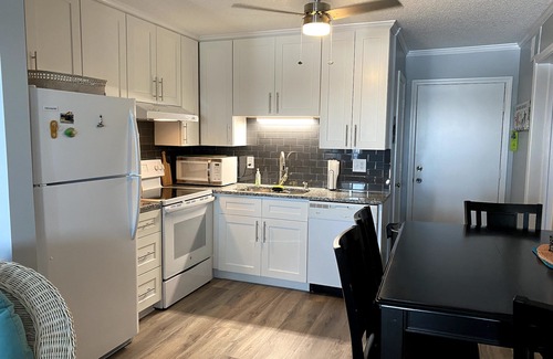 Morehead City Condominio | Southwinds Beach Condo, increíbles vistas al mar y al sonido, ¡además de 2 piscinas!