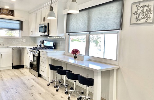 South Redondo Casa | Beautiful Beach Retreat in Heart of Town - 2blks to Beach