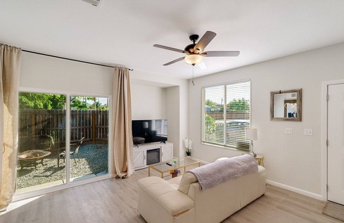 Pittsburg Casa | Beautiful Blue house in Bay Point CA