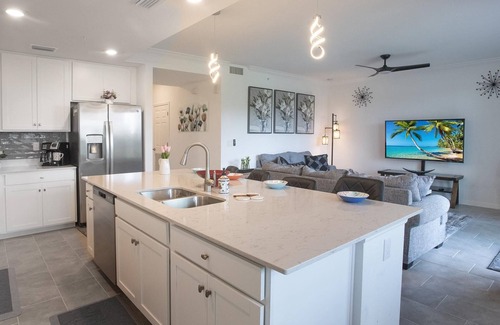Lakewood Ranch Condominio | Beautiful brand new 1st Floor 2/bed, 2/bath with golf & lake view