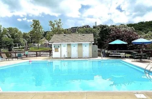 Indian Point Apartamento | Beautiful Branson Getaway-Next to Silver Dollar City &Tablerock-Family Amenities