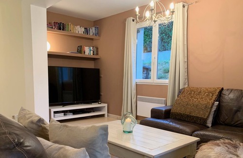 Limoux Casa | Beautiful bright and modern villa with pool