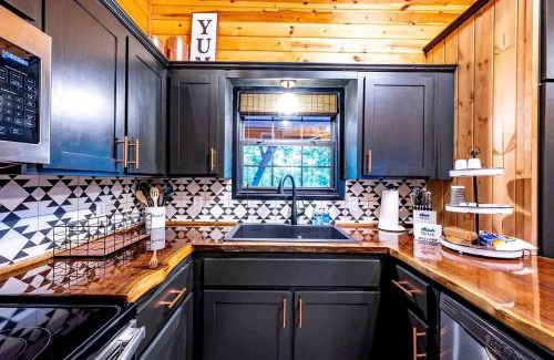 Broken Bow Casa | Beautiful Broken Bow Cabin with Private River Access