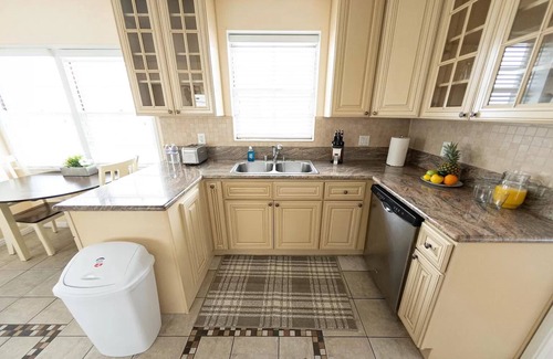 Burbank Casa | Beautiful Burbank Hills Home with Arcade, Movie Theater & Pool Table