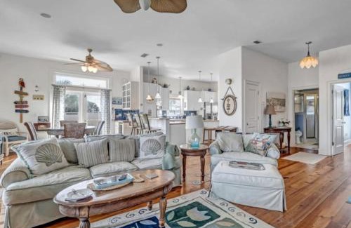 Vilano Beach Casa | Beautiful By The Sea for 8