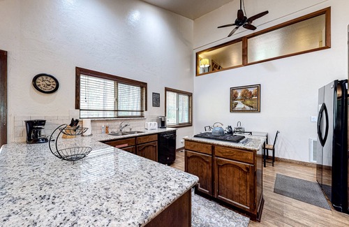 Country Club Estates Casa | Hermosa cabaña con chimenea, cerca de senderismo, ciclismo, esquí y Heavenly Valley.