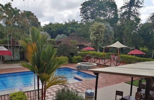 Quimbaya Chalet De Esquí | Hermosa Cabaña para 4 personas cerca a Quimbaya