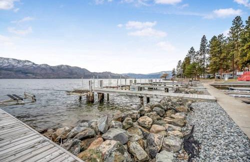 Central Okanagan Casa | Beautiful Cabin Right next to Lake Okanagan #5