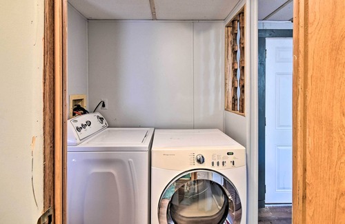 Lemon Springs Casa | Beautiful Cameron Retreat w/ On-Site Hiking!