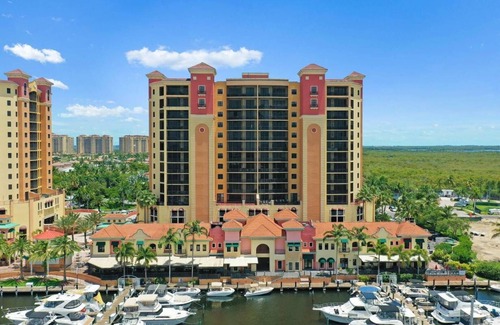 Cape Harbour Condominio | Beautiful Cape Harbour Marina 8th floor Condo