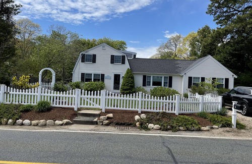 West Hyannisport Casa | Beautiful Cape House with just a Short Walk to the Beach.