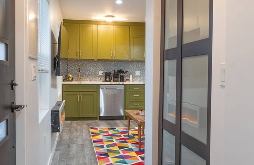 Elysian Heights Casa | Beautiful central getaway- walk to lake, park and amazing restaurants and bars.