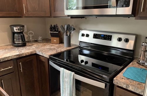 Spokane Casa | BEAUTIFUL centrally located southhill home close to hospitals and parks