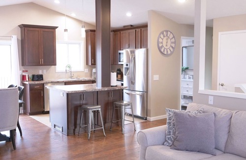 Spokane Casa | BEAUTIFUL centrally located southhill home close to hospitals and parks