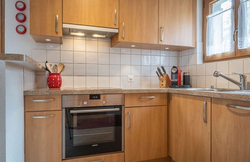 Chamoson Casa | Maravillosa casa de vacaciones privada para 4 personas con WIFI, TV, terraza y aparcamiento