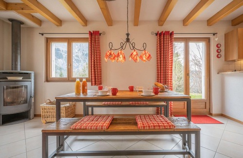 Chamoson Casa | Maravillosa casa de vacaciones privada para 4 personas con WIFI, TV, terraza y aparcamiento