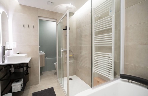 Greolieres les Neiges Condominio | Beautiful chalet apartment with wood stove and balneo