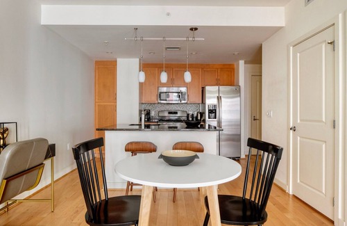 Clarendon Apartamento | Beautiful Clarendon 1BR w/ Pool, nr Restaurants & Bars, by Blueground