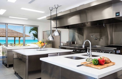 Leeward Settlement Villa | Hermosa villa de estilo contemporáneo en la playa