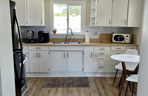 Findlay Casa | Beautiful & Comfortable One Bedroom /One Bathroom