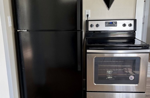 Findlay Casa | Beautiful & Comfortable One Bedroom /One Bathroom