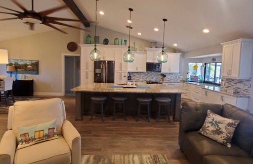 Naples Casa | Beautiful completely renovated house with pool on golf course lake with sunsets!