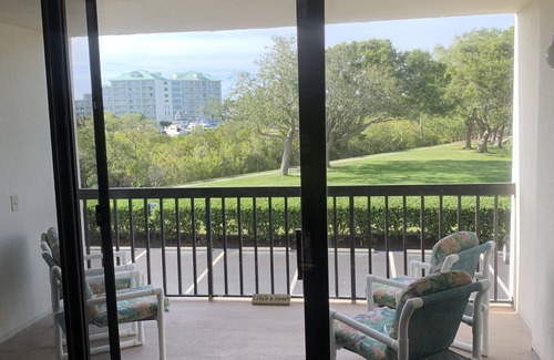 Largo Condominio | Beautiful condo 5 minutes from Indian Rocks Beach