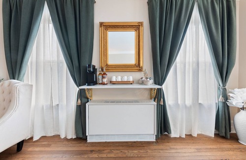 Geneva Condominio | - Beautiful Condo - King Bed - Free Waffle Breakfast -
