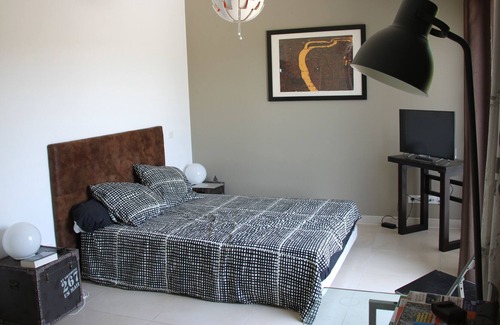 Asperes Casa | Hermosa villa contemporánea con piscina.