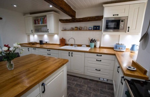 Inchbrook Casa | Beautiful Cotswolds Cottage & Garden