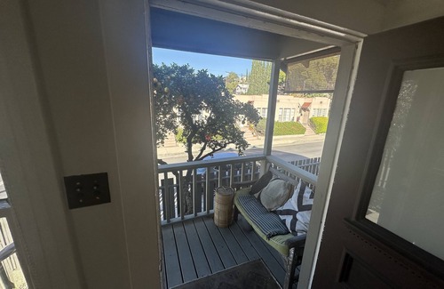 Elysian Heights Cabaña | Beautiful Cottage in Echo Park Los Angeles .