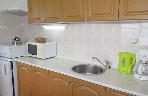Starkov Casa | Casa de vacaciones privada con WIFI, piscina, TV, patio, mascotas permitida, vista panorámica