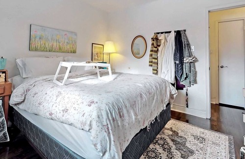 Aurora Casa | Beautiful detached bungalow in Aurora newly renovated