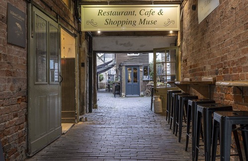 Cirencester Cabaña | Beautiful dog friendly holiday apartment - Bakers Flat